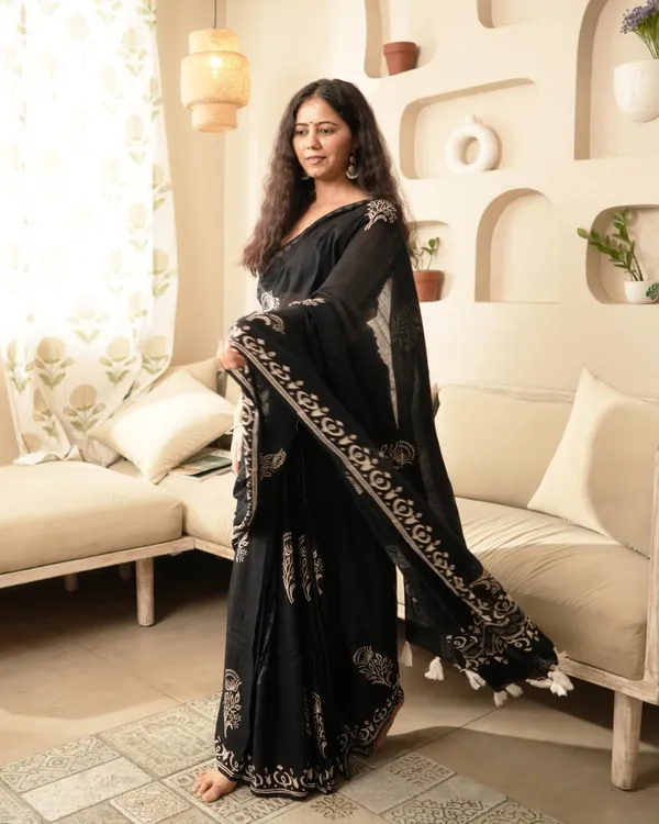 Multicolour_Cotton_Lotus_Butta_Hblock_Print_Moonga_Saree_With_Tassels_For_Women